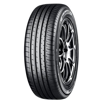 215/60R17 96H YOKOHAMA BLUEARTH-XT AE61 i gruppen D�CK / SOMMARD�CK hos TH Pettersson AB (237-2156017461)